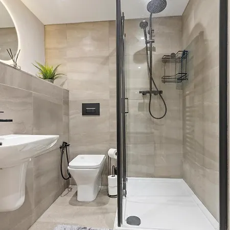 Apartment Modern 1br Perfect Location!